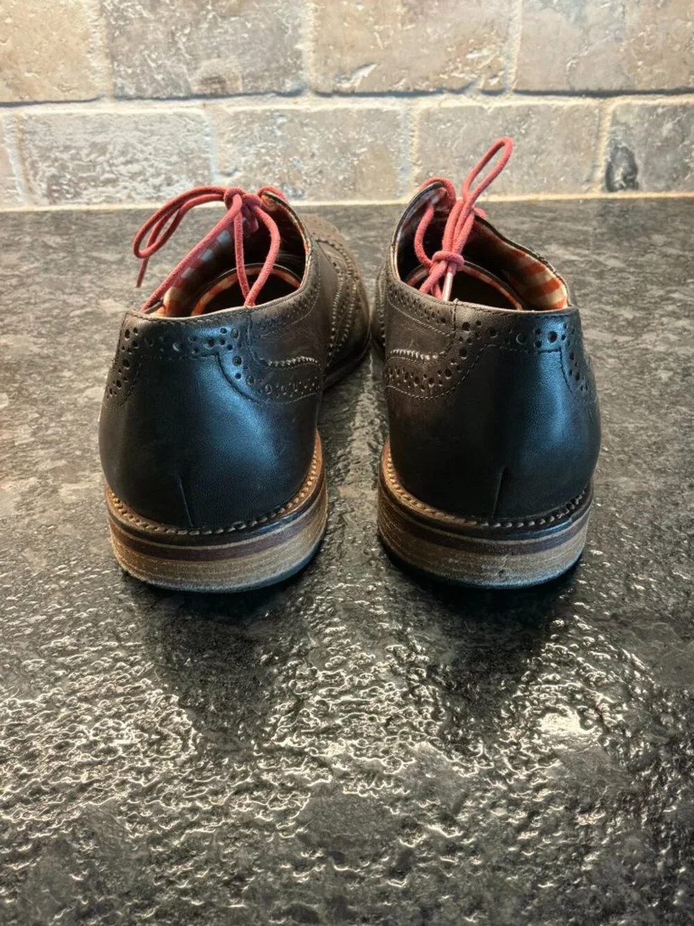 J Shoes Men's Charlie Oxford Wingtip dress shoes A2246 brown. size US 9.5.